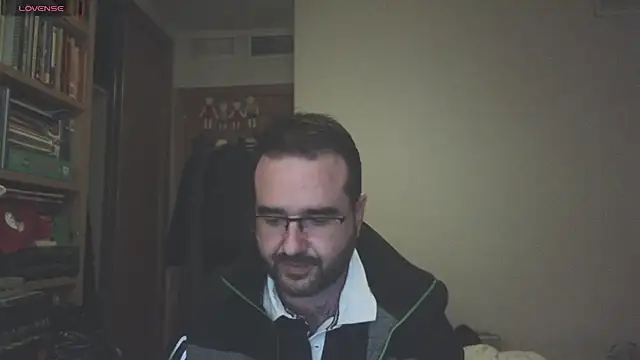 Snapshot of curiosillo83 chatting on March 12, 3:18 pm curiosillo83 online show from March 12, 3:18 pm