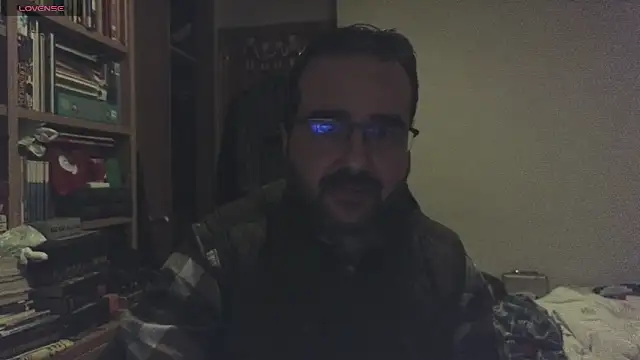 Snapshot of curiosillo83 chatting on January 26, 3:36 pm curiosillo83 online show from January 26, 3:36 pm