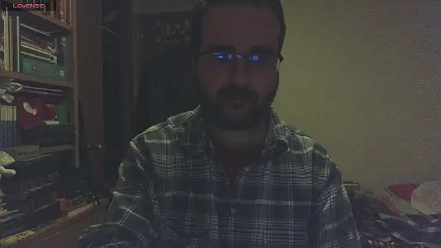 Snapshot of curiosillo83 chatting on January 24, 1:03 am curiosillo83 online show from January 24, 1:03 am