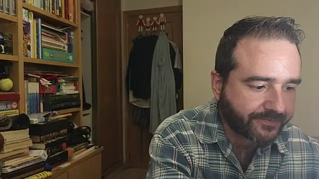 Snapshot of curiosillo83 chatting on October 31, 9:51 pm curiosillo83 online show from October 31, 9:51 pm