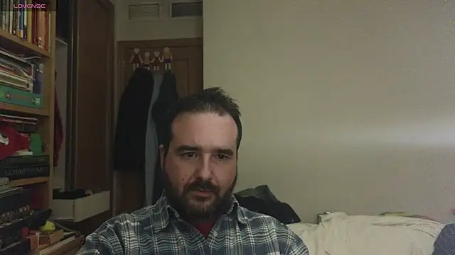 Snapshot of curiosillo83 chatting on December 13, 5:43 pm curiosillo83 online show from December 13, 5:43 pm