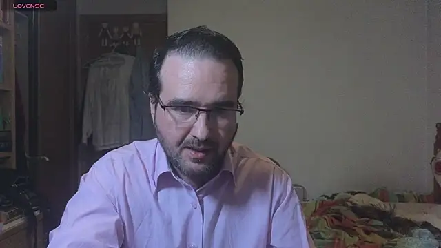 Snapshot of curiosillo83 chatting on February 10, 3:21 pm curiosillo83 online show from February 10, 3:21 pm