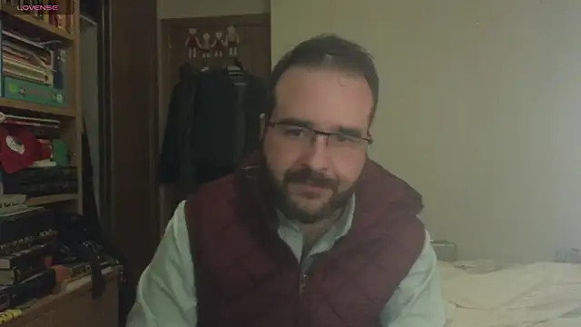 Snapshot of curiosillo83 chatting on March 5, 6:12 pm curiosillo83 online show from March 5, 6:12 pm