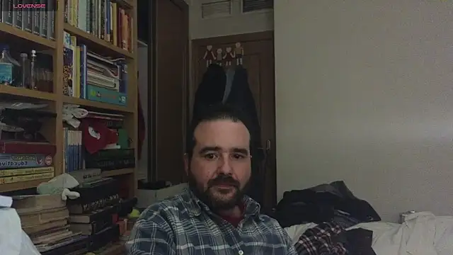 Snapshot of curiosillo83 chatting on December 14, 3:51 am curiosillo83 online show from December 14, 3:51 am