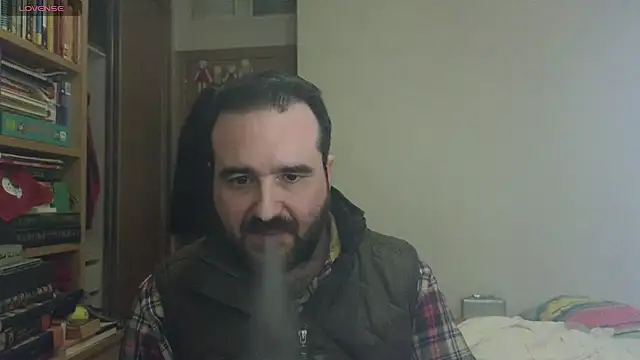 Snapshot of curiosillo83 chatting on December 16, 4:49 pm curiosillo83 online show from December 16, 4:49 pm