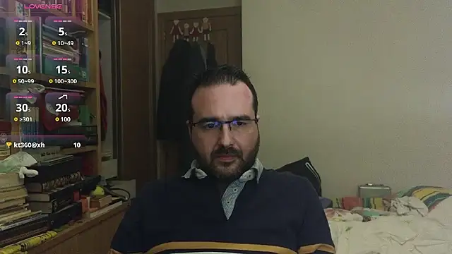 Snapshot of curiosillo83 chatting on December 3, 4:39 pm curiosillo83 online show from December 3, 4:39 pm