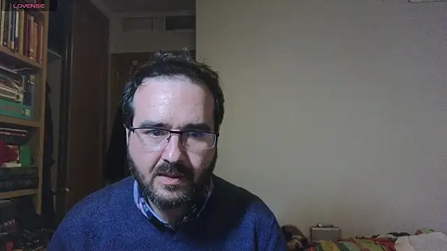 Snapshot of curiosillo83 chatting on January 27, 4:01 pm curiosillo83 online show from January 27, 4:01 pm