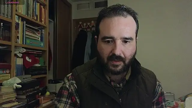 Snapshot of curiosillo83 chatting on December 21, 1:04 am curiosillo83 online show from December 21, 1:04 am