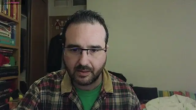 Snapshot of curiosillo83 chatting on December 23, 3:55 pm curiosillo83 online show from December 23, 3:55 pm