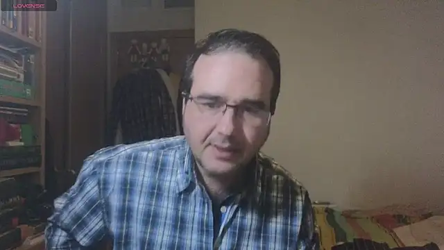 Snapshot of curiosillo83 chatting on February 1, 10:34 pm curiosillo83 online show from February 1, 10:34 pm