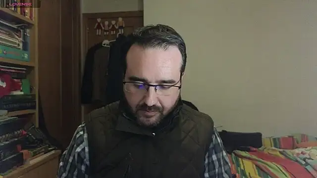 Snapshot of curiosillo83 chatting on January 16, 3:24 pm curiosillo83 online show from January 16, 3:24 pm
