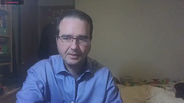 Snapshot of curiosillo83 chatting on January 30, 3:51 pm curiosillo83 online show from January 30, 3:51 pm