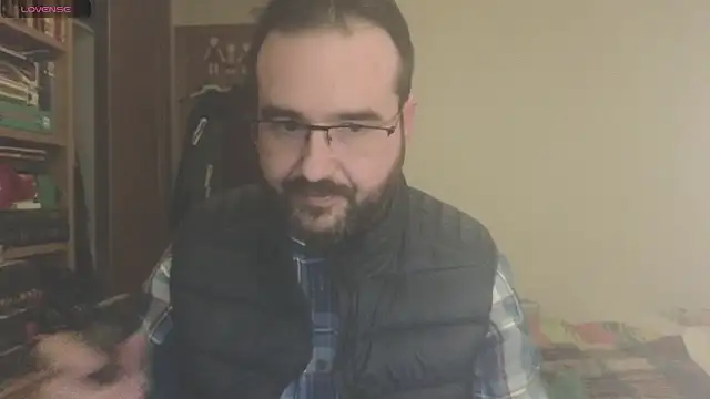 Snapshot of curiosillo83 chatting on March 3, 3:24 pm curiosillo83 online show from March 3, 3:24 pm