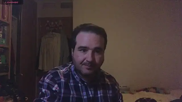 Snapshot of curiosillo83 chatting on February 4, 1:45 am curiosillo83 online show from February 4, 1:45 am