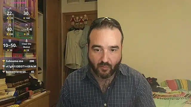 Snapshot of curiosillo83 chatting on October 14, 2:24 pm curiosillo83 online show from October 14, 2:24 pm