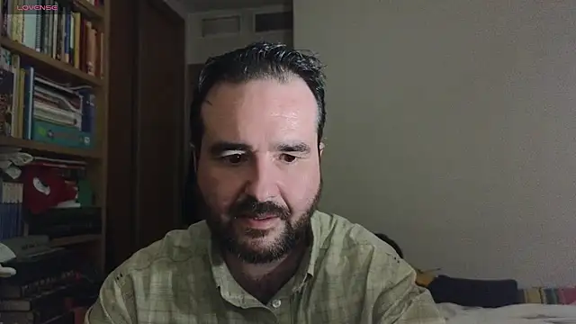 Snapshot of curiosillo83 chatting on January 4, 12:59 am curiosillo83 online show from January 4, 12:59 am