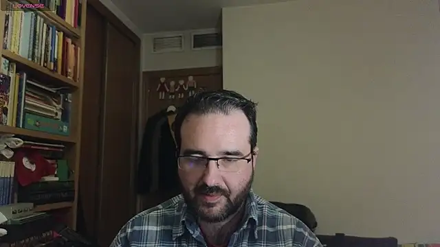 Snapshot of curiosillo83 chatting on January 2, 3:29 pm curiosillo83 online show from January 2, 3:29 pm