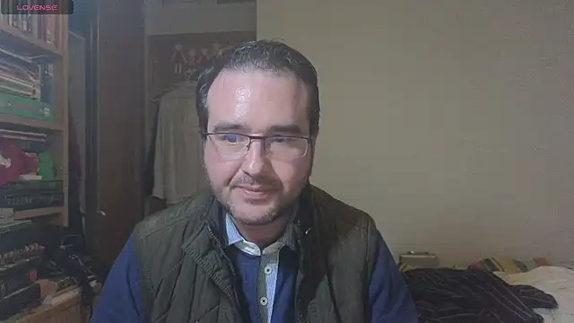 Snapshot of curiosillo83 chatting on February 5, 6:15 pm curiosillo83 online show from February 5, 6:15 pm