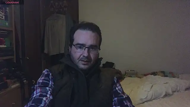 Snapshot of curiosillo83 chatting on February 3, 3:38 pm curiosillo83 online show from February 3, 3:38 pm