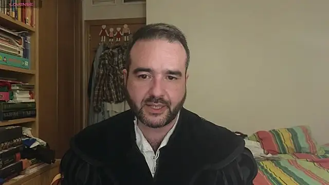 Snapshot of curiosillo83 chatting on October 4, 11:42 pm curiosillo83 online show from October 4, 11:42 pm
