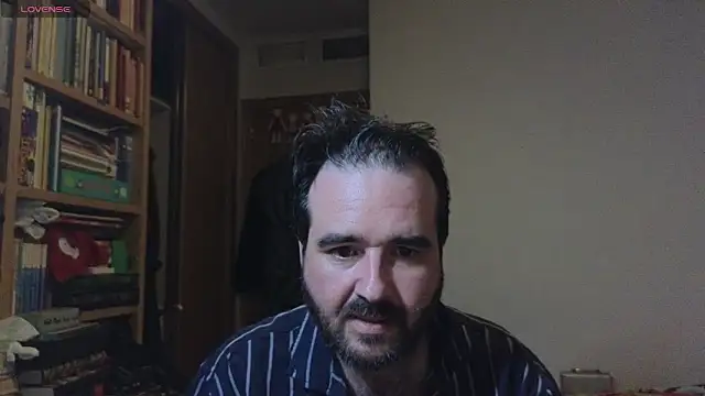 Snapshot of curiosillo83 chatting on January 29, 2:40 am curiosillo83 online show from January 29, 2:40 am