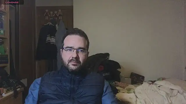 Snapshot of curiosillo83 chatting on February 20, 6:35 pm curiosillo83 online show from February 20, 6:35 pm