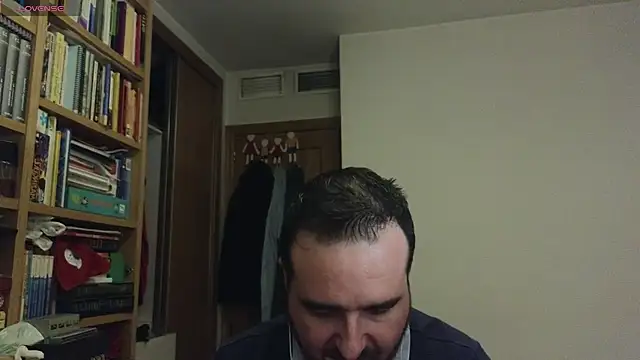 Snapshot of curiosillo83 chatting on December 6, 12:34 am curiosillo83 online show from December 6, 12:34 am