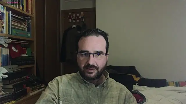 Snapshot of curiosillo83 chatting on January 3, 2:51 pm curiosillo83 online show from January 3, 2:51 pm