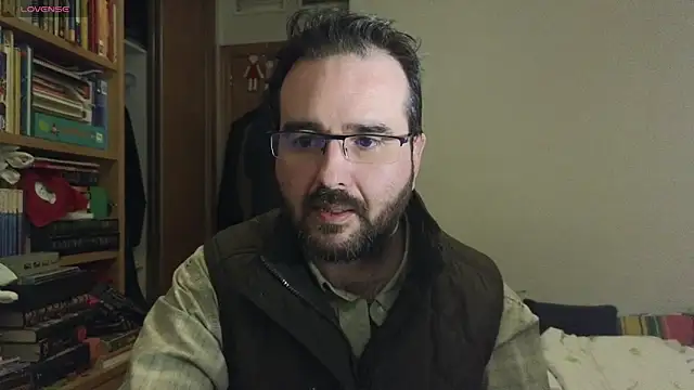 Snapshot of curiosillo83 chatting on January 8, 4:44 pm curiosillo83 online show from January 8, 4:44 pm