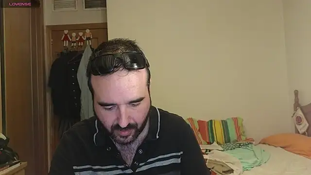 Snapshot of curiosillo83 chatting on September 8, 2:16 pm curiosillo83 online show from September 8, 2:16 pm