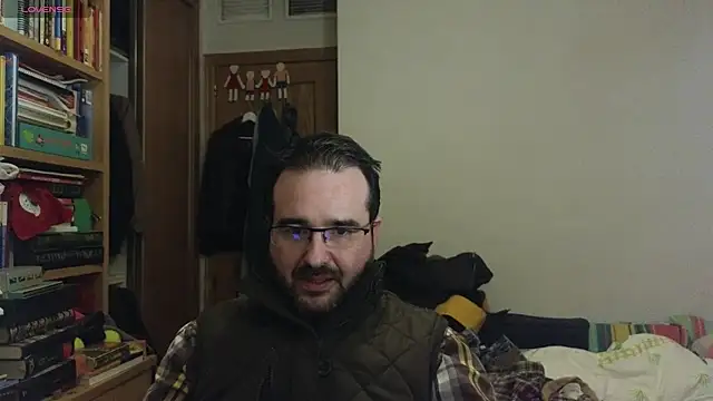 Snapshot of curiosillo83 chatting on December 27, 5:05 pm curiosillo83 online show from December 27, 5:05 pm