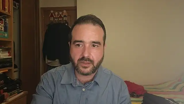Snapshot of curiosillo83 chatting on October 26, 5:48 pm curiosillo83 online show from October 26, 5:48 pm