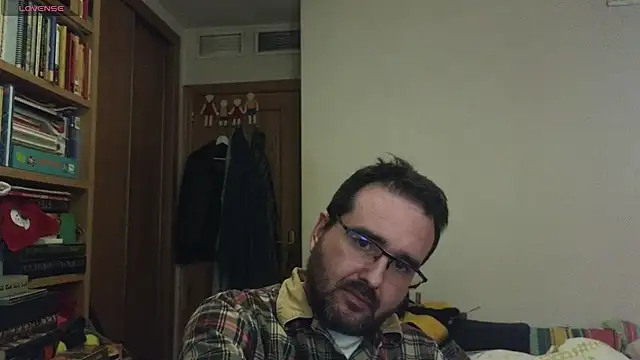 Snapshot of curiosillo83 chatting on December 26, 3:31 pm curiosillo83 online show from December 26, 3:31 pm