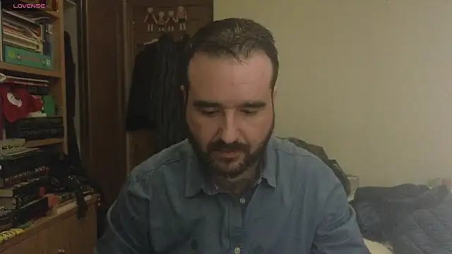 Snapshot of curiosillo83 chatting on February 27, 2:41 am curiosillo83 online show from February 27, 2:41 am