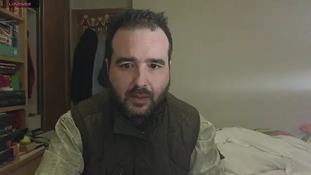 Snapshot of curiosillo83 chatting on December 11, 6:16 pm curiosillo83 online show from December 11, 6:16 pm