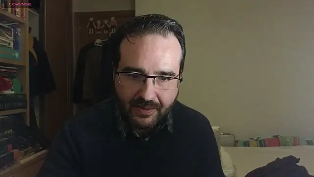 Snapshot of curiosillo83 chatting on January 17, 5:53 pm curiosillo83 online show from January 17, 5:53 pm
