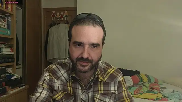 Snapshot of curiosillo83 chatting on October 3, 1:38 pm curiosillo83 online show from October 3, 1:38 pm