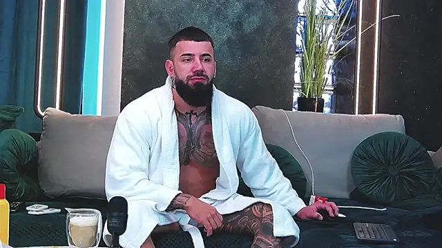Snapshot of masterkingofmusclee chatting on January 11, 8:00 am masterkingofmusclee online show from January 11, 8:00 am