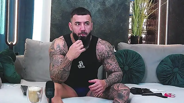 Snapshot of masterkingofmusclee chatting on January 17, 6:47 am masterkingofmusclee online show from January 17, 6:47 am