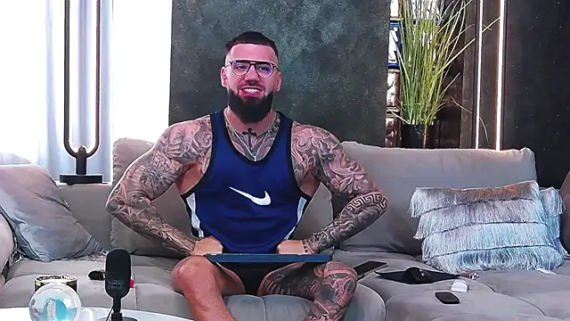 Snapshot of masterkingofmusclee chatting on March 10, 7:22 am masterkingofmusclee online show from March 10, 7:22 am