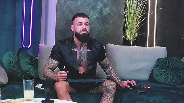 Snapshot of masterkingofmusclee chatting on January 7, 7:17 pm masterkingofmusclee online show from January 7, 7:17 pm