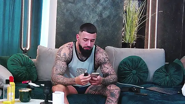 Snapshot of masterkingofmusclee chatting on February 5, 7:07 am masterkingofmusclee online show from February 5, 7:07 am