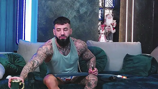 Snapshot of masterkingofmusclee chatting on December 13, 8:54 am masterkingofmusclee online show from December 13, 8:54 am