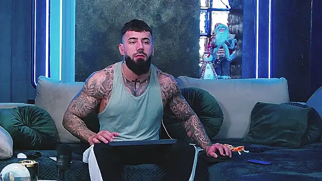Snapshot of masterkingofmusclee chatting on December 11, 8:49 am masterkingofmusclee online show from December 11, 8:49 am