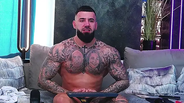 Snapshot of masterkingofmusclee chatting on February 20, 9:11 am masterkingofmusclee online show from February 20, 9:11 am
