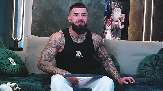 Snapshot of masterkingofmusclee chatting on December 27, 9:17 am masterkingofmusclee online show from December 27, 9:17 am