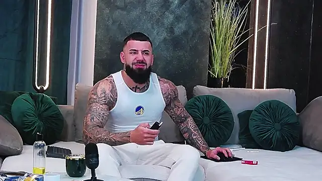 Snapshot of masterkingofmusclee chatting on January 22, 6:31 am masterkingofmusclee online show from January 22, 6:31 am