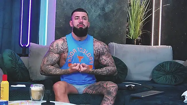 Snapshot of masterkingofmusclee chatting on January 10, 6:31 am masterkingofmusclee online show from January 10, 6:31 am