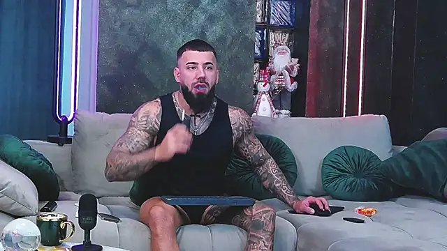 Snapshot of masterkingofmusclee chatting on December 31, 10:04 am masterkingofmusclee online show from December 31, 10:04 am