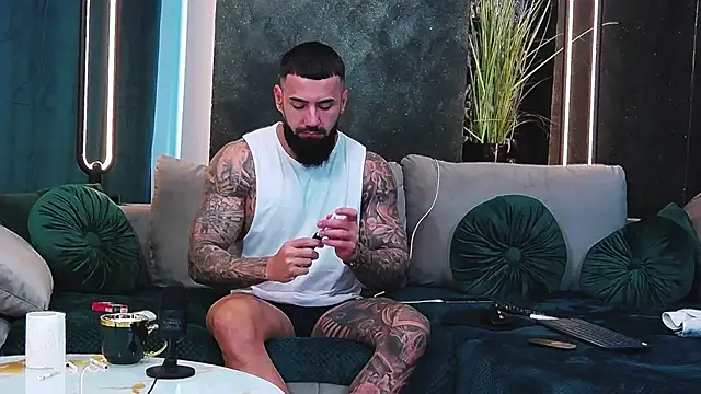Snapshot of masterkingofmusclee chatting on February 7, 7:07 am masterkingofmusclee online show from February 7, 7:07 am